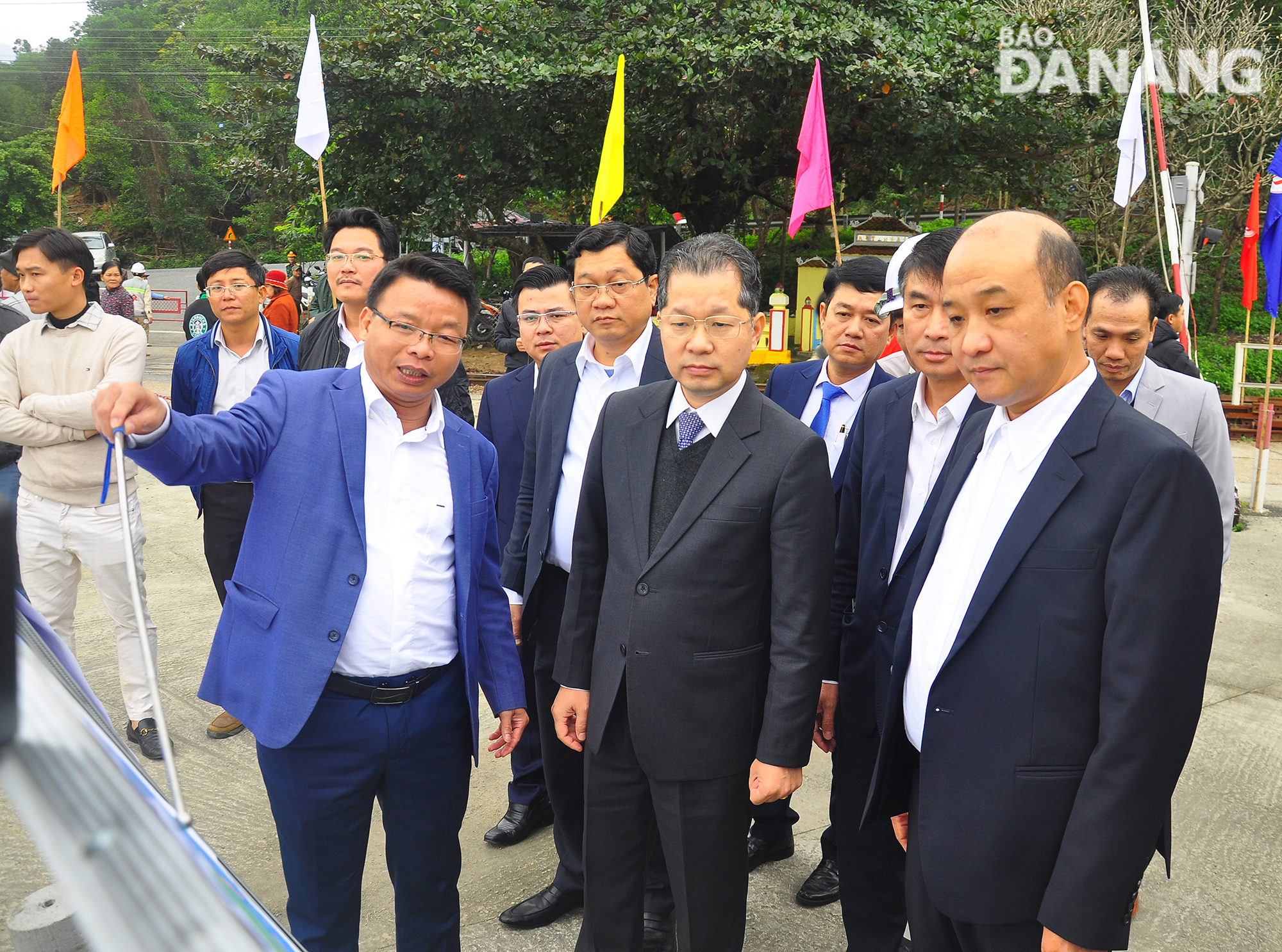 lanh dao thanh pho du le ra quan dau nam 2