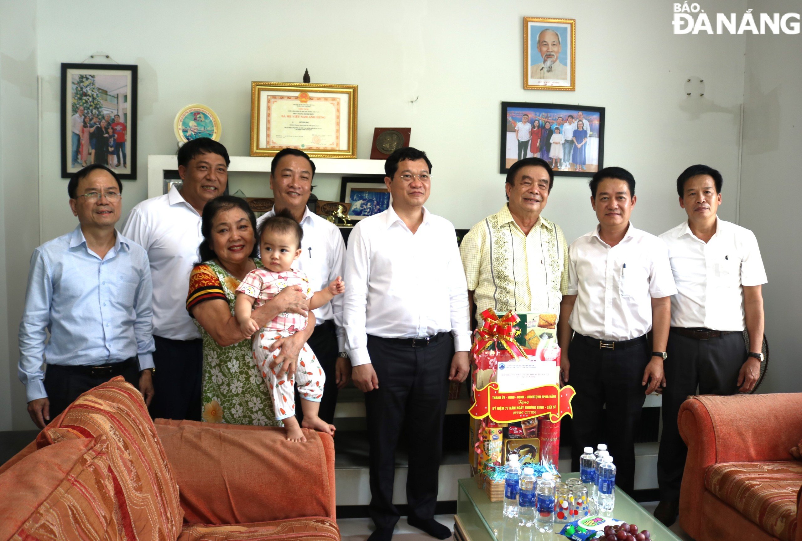 lanh dao thanh pho tham gia dinh tbls 10