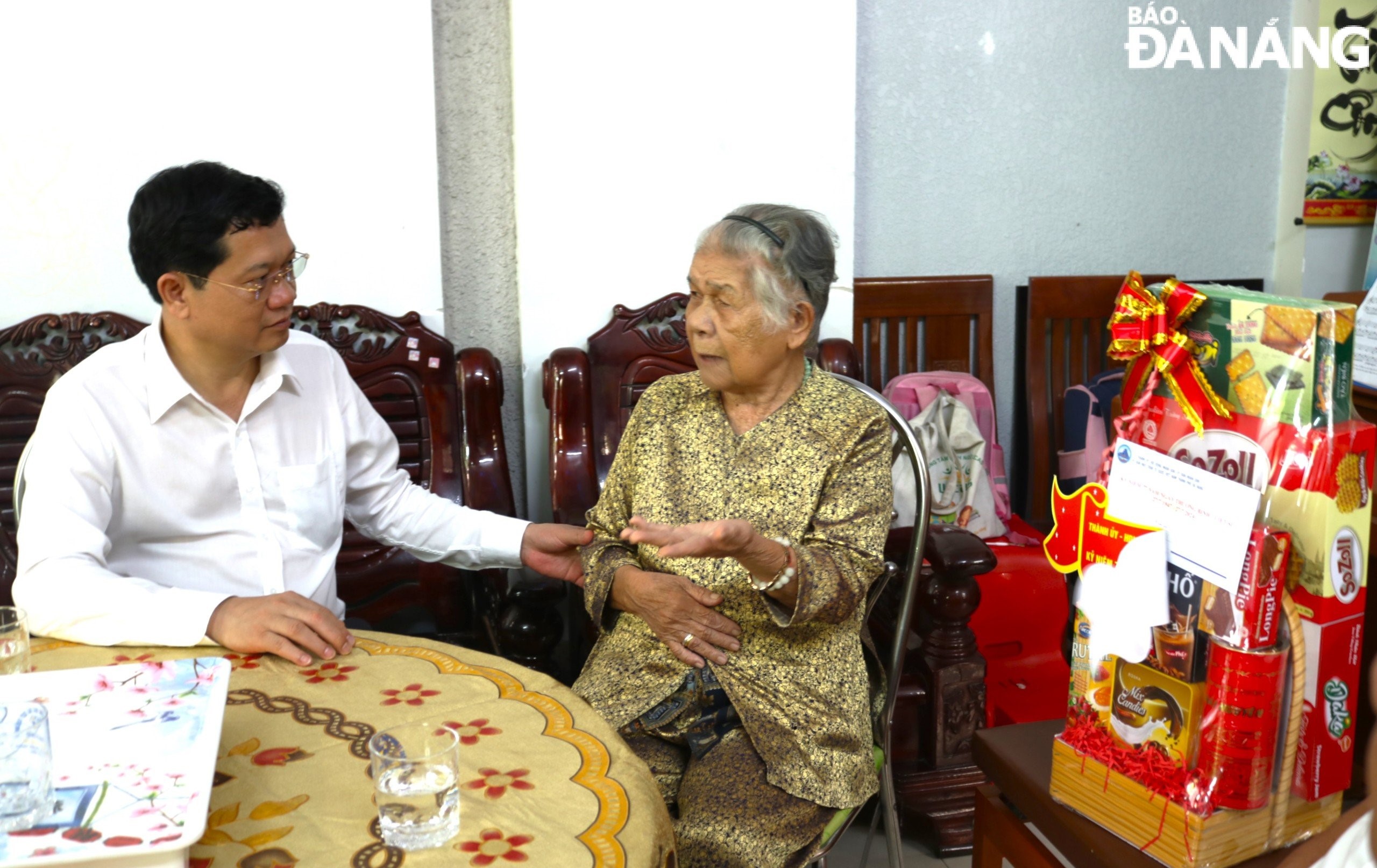 lanh dao thanh pho tham gia dinh tbls 11