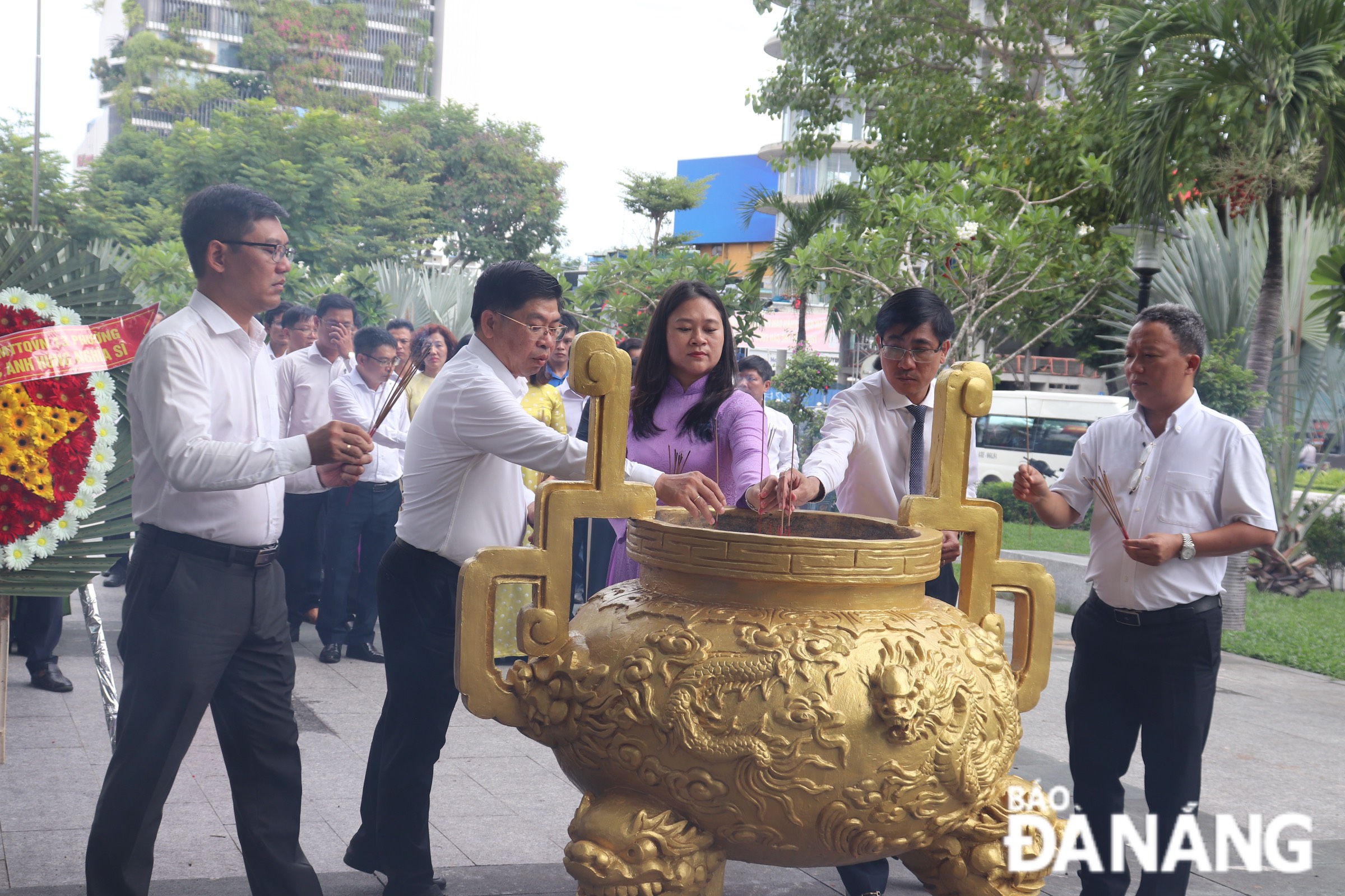 lanh dao thanh pho tham gia dinh tbls 15