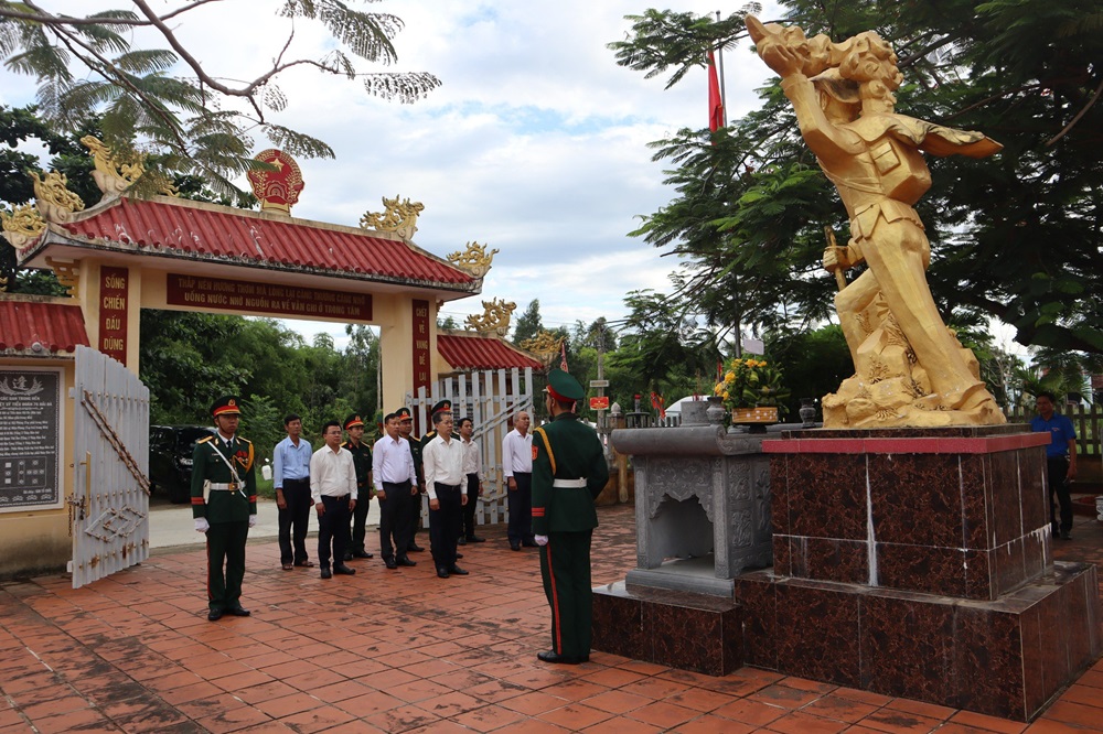 lanh dao thanh pho tham gia dinh tbls 16