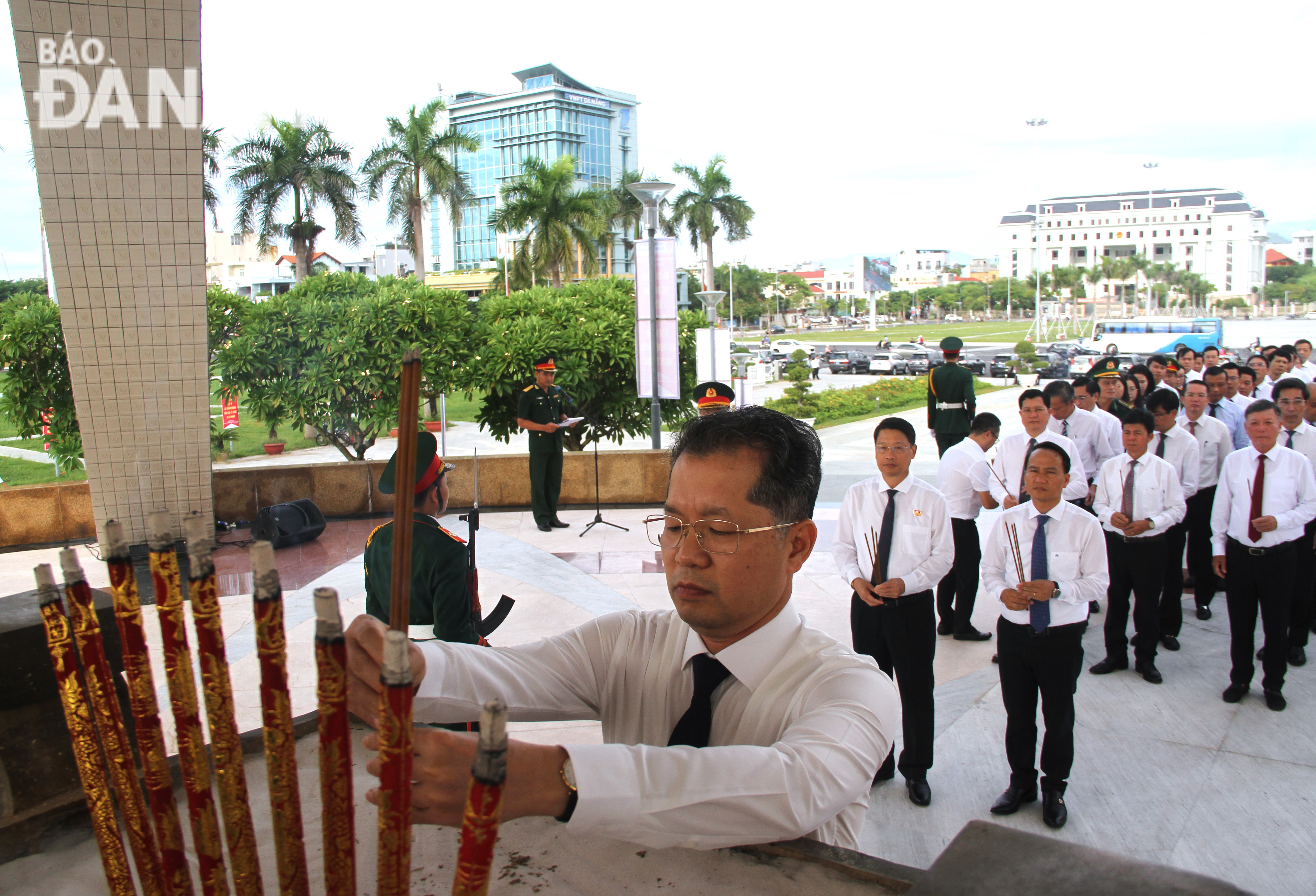 lanh dao thanh pho tham gia dinh tbls 3