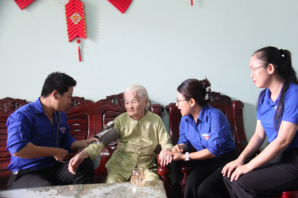 lanh dao thanh pho tham gia dinh tbls 30