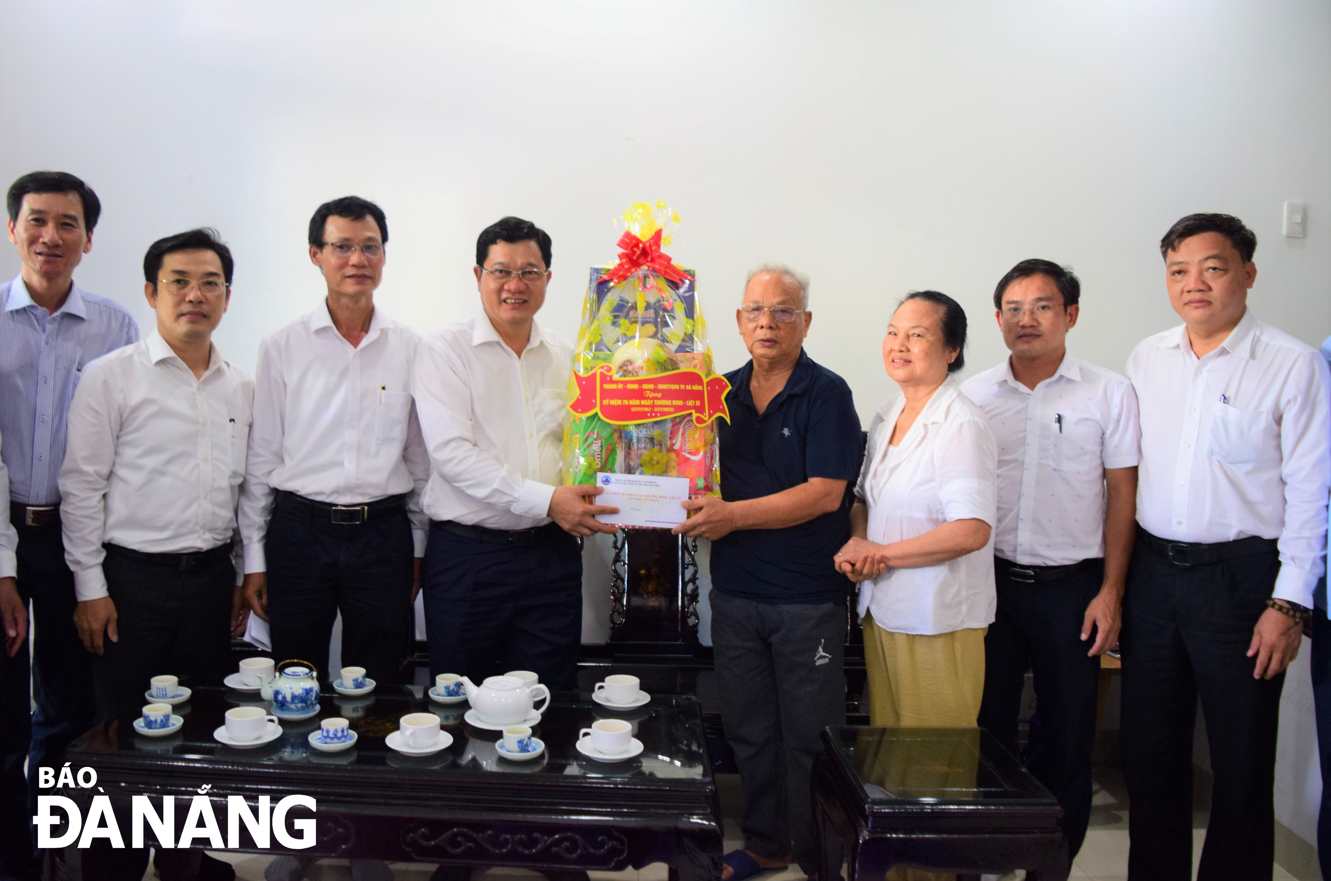 lanh dao thanh pho tham nguoi co cong cach mang