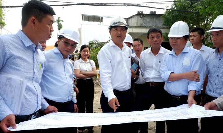lanh dao tp kiem tra 1 so du an 1