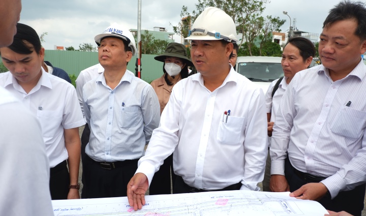 lanh dao tp kiem tra 1 so du an 2