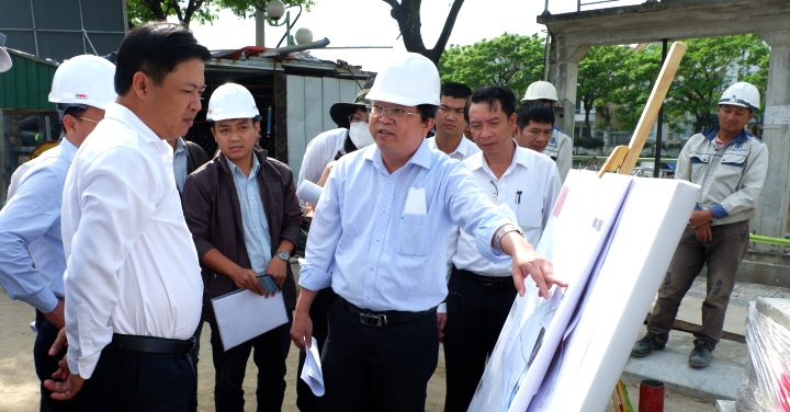 lanh dao tp kiem tra 1 so du an