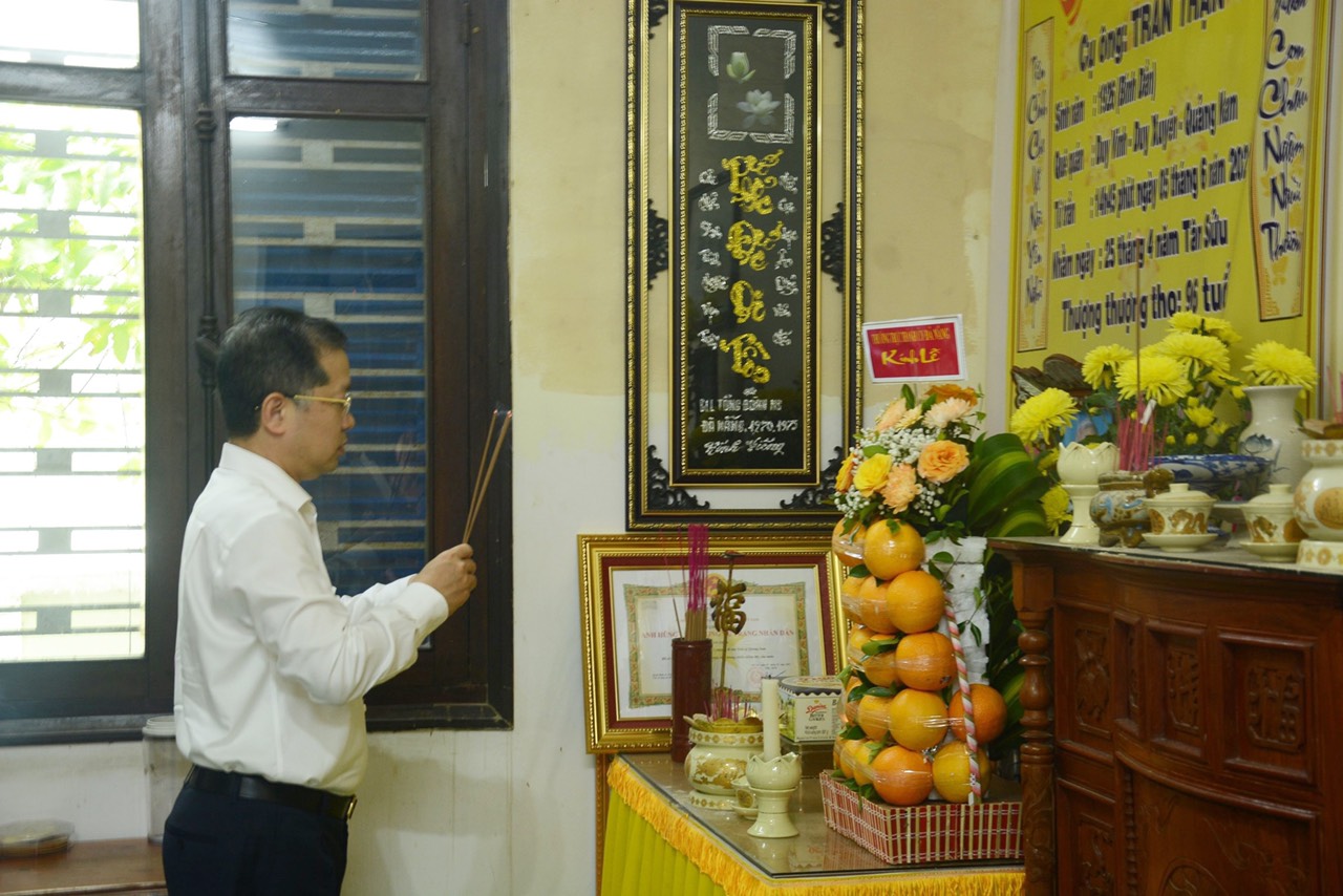lanh dao tp tham gia dinh can bo lao thanh cach mang 1