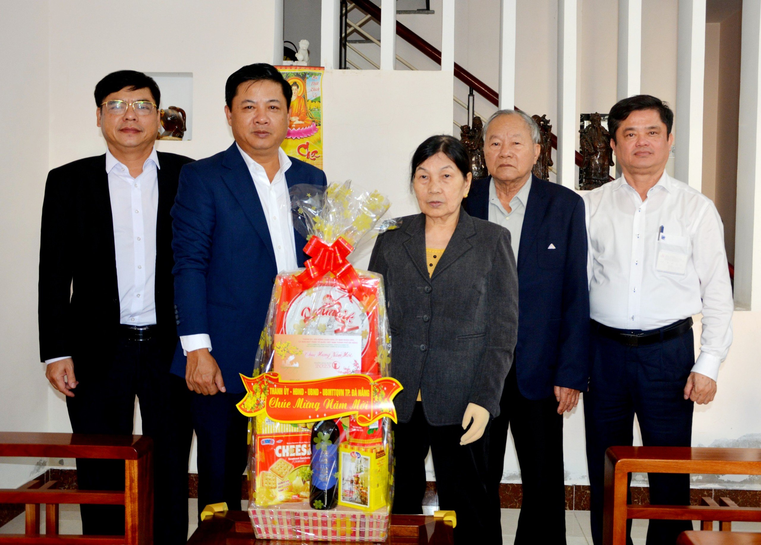 lanh dao tp tham va chuc tet cac don vi 2