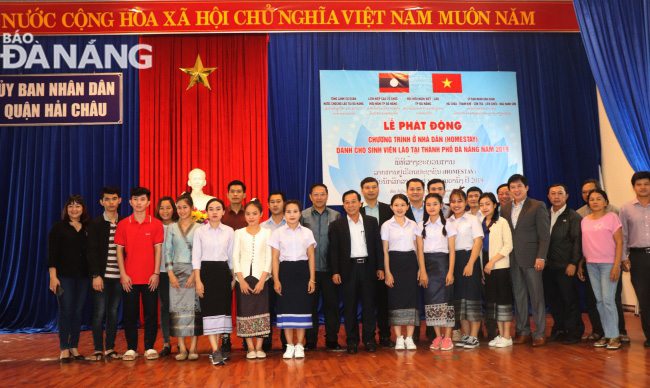 laotian students