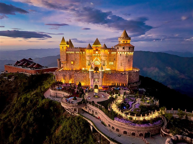 lau dai mat trang