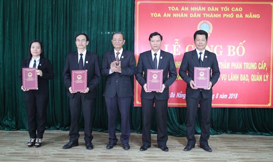 le cong bo bo nhiem tham phan 3