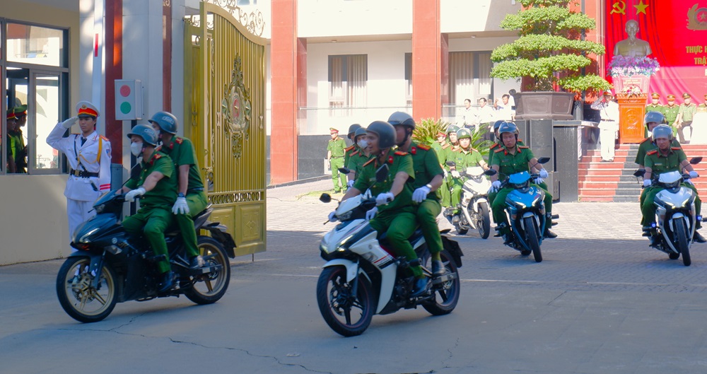 le ra qun csgt cap xa 4