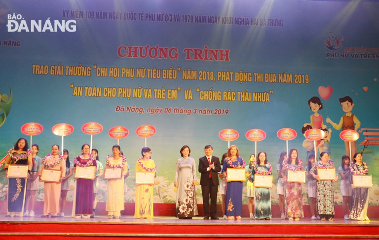 le trao giai chi hoi phu nu tieu bieu 3