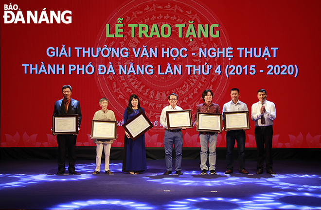 le trao giai thuong van hoc nghe thuat lan thu 4
