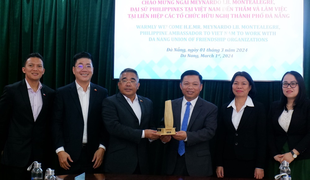 lien hiep huu nghi tiep dai su philippines 1