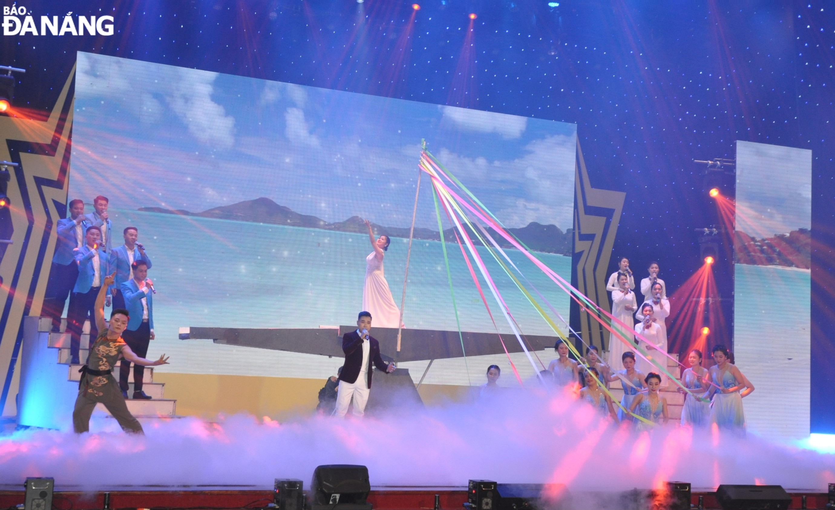 lien hoa nghe thuat 75 nam khac ghi loi bac 1