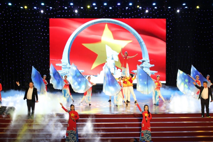 lien hoan nghe thuat quan chung 1210 1
