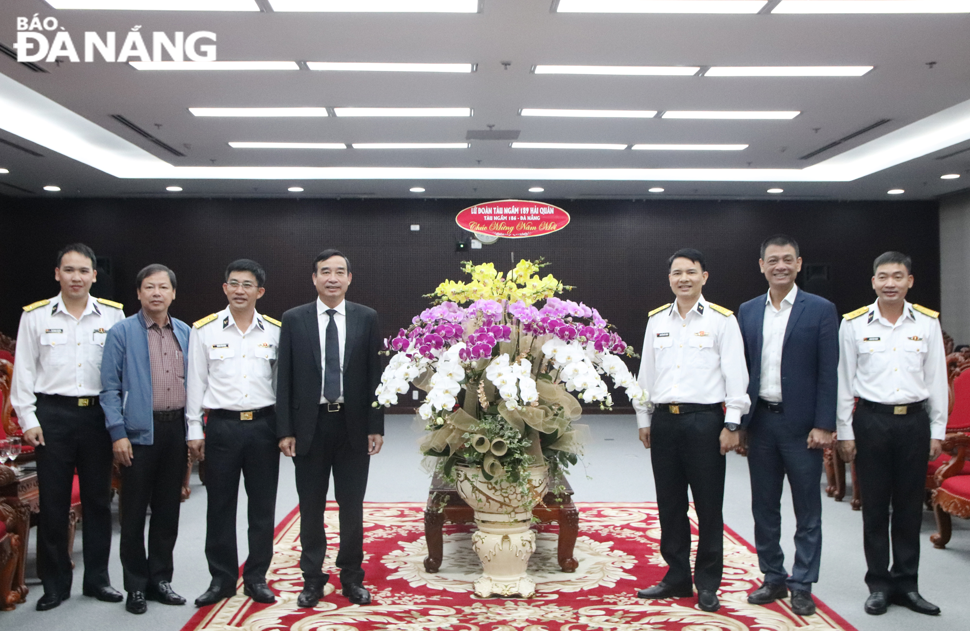 luc luong hai quan chuc tet thanh pho 3