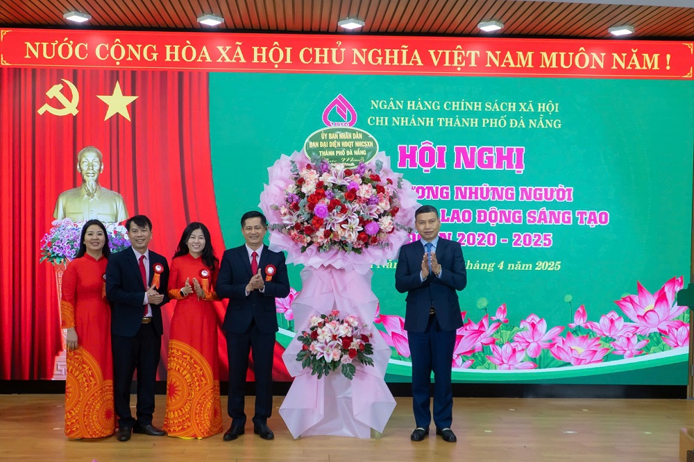 ngan hang chinh sach xa hoi thanh pho to chuc hoi nghi bieu duong lao dong gioi 2025 1