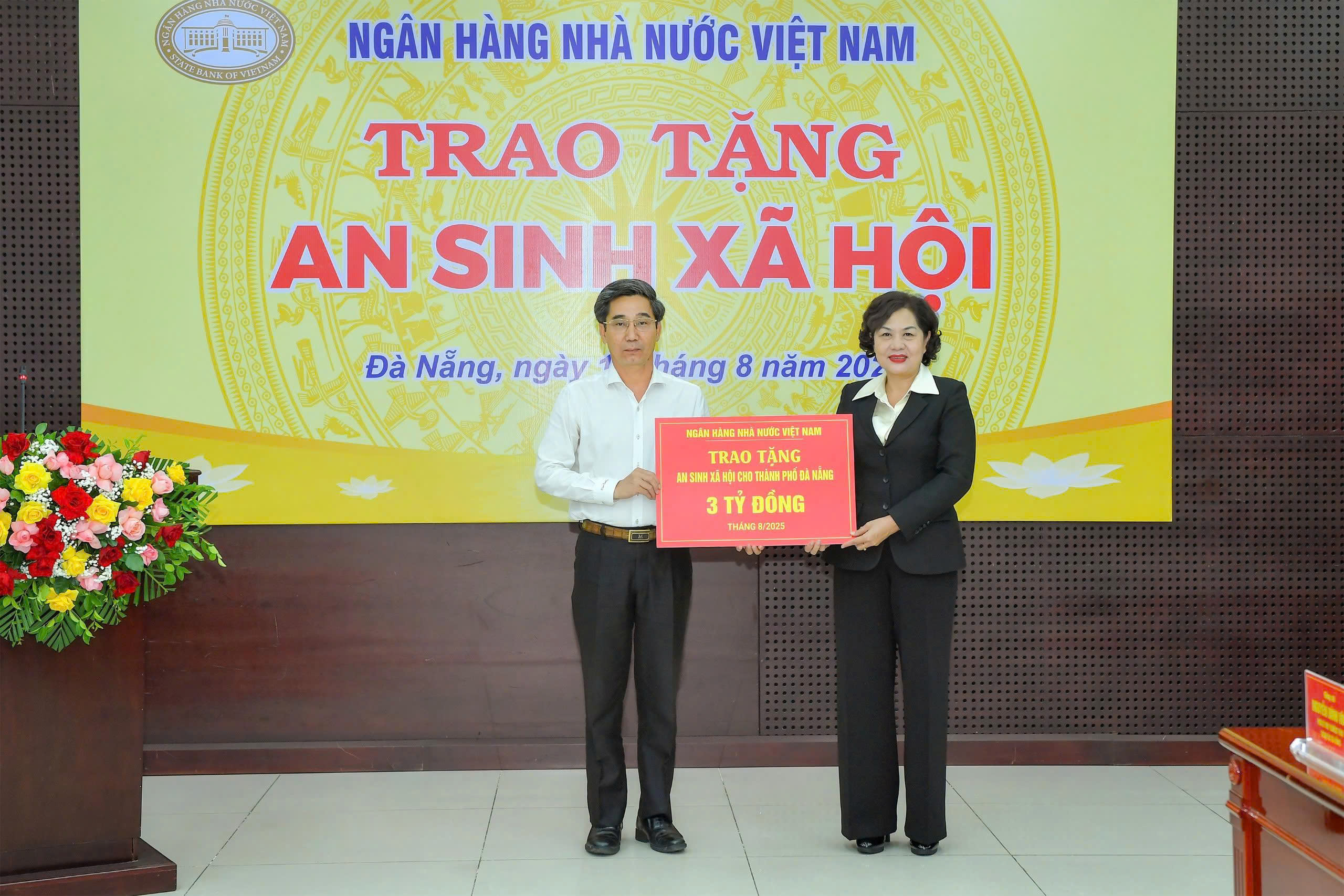 ngan hang nha nuoc trao 10 ty cho dn 2c qn 2c hue