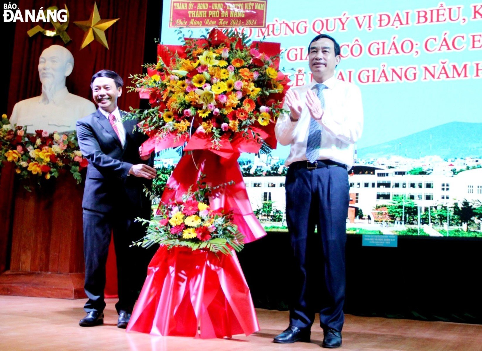 ngay khai giang 2023 2
