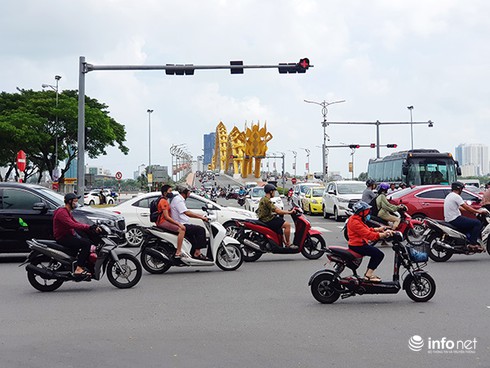 nut giao thong phia tay cau rong hien trang
