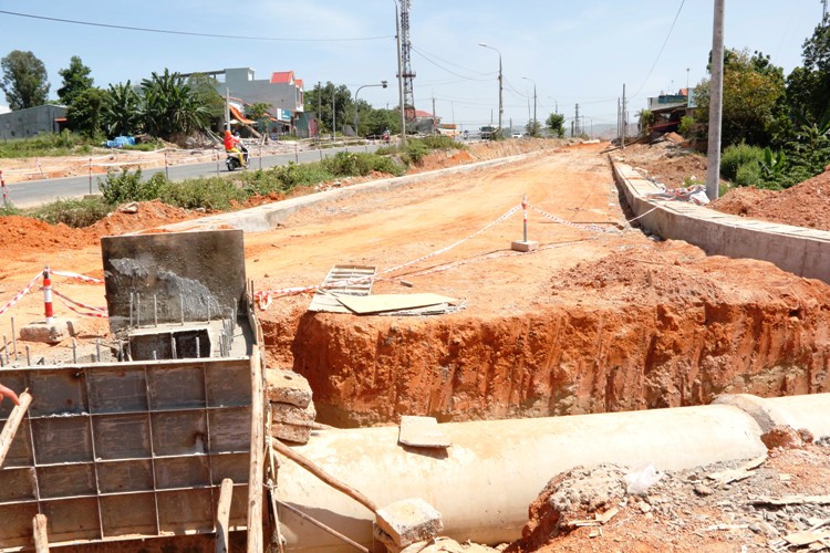 nut giao tuy loan 2
