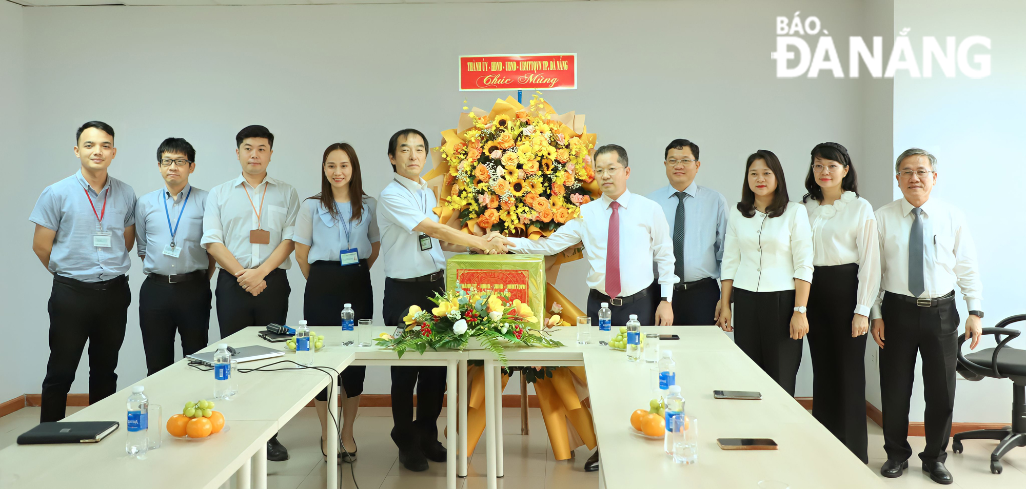 ong nguyen van quang chuc mung ngay doanh nhan vn