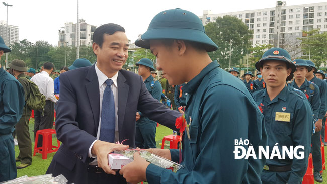 ph c3 b3 ch e1 bb a7 t e1 bb 8bch ubnd th c3 a0nh ph e1 bb 91 l c3 aa trung chinh t e1 ba b7ng hoa 2c c4 91 e1 bb 99ng vi c3 aan thanh ni c3 aan qu e1 ba adn s c6 a1n tr c3 a0 l c3 aan c4 91 c6 b0 e1 bb 9dng nh e1 ba adp ng c5 a9