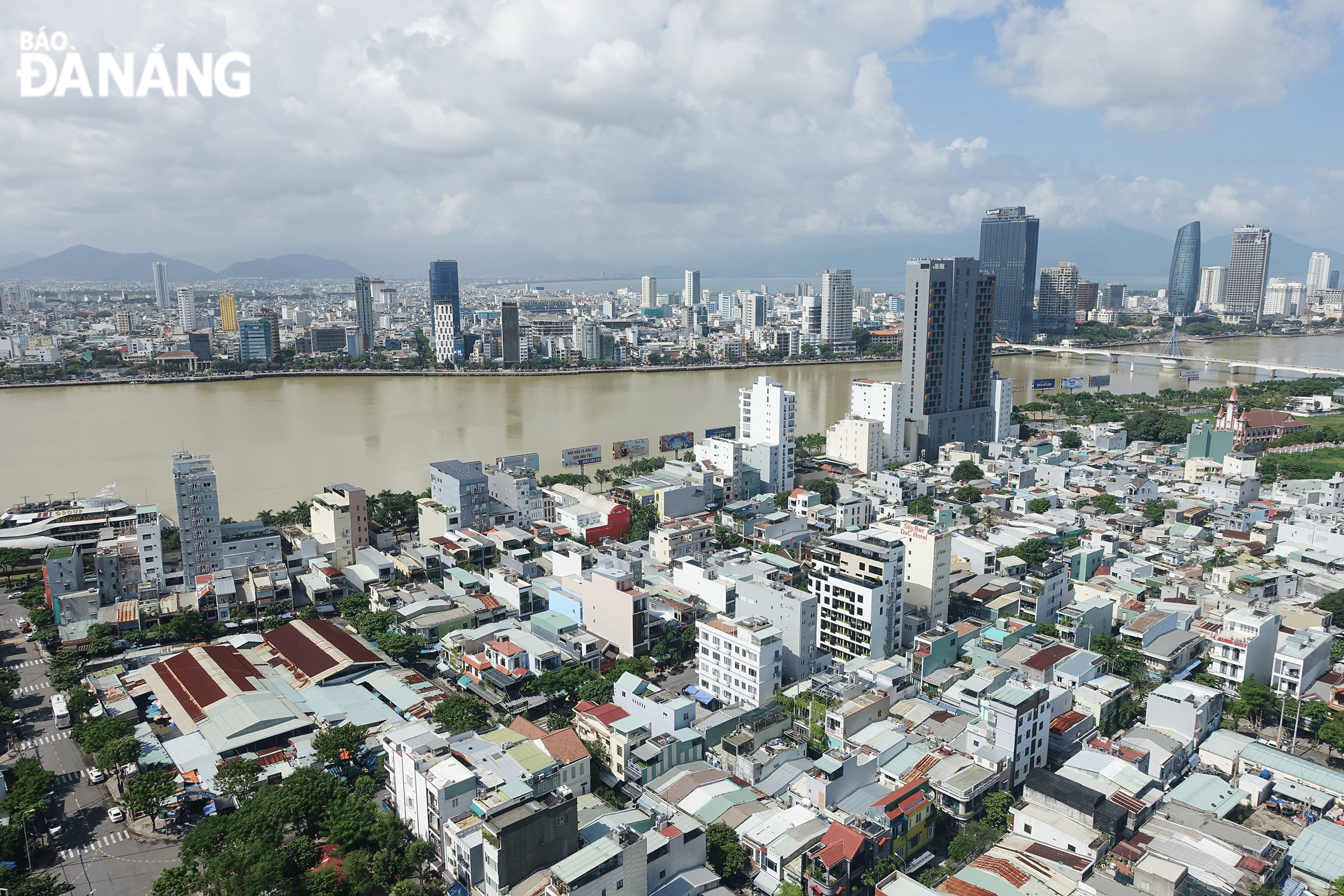 phia dong thanh pho da nang