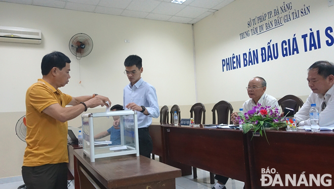 phien dau gia tai san