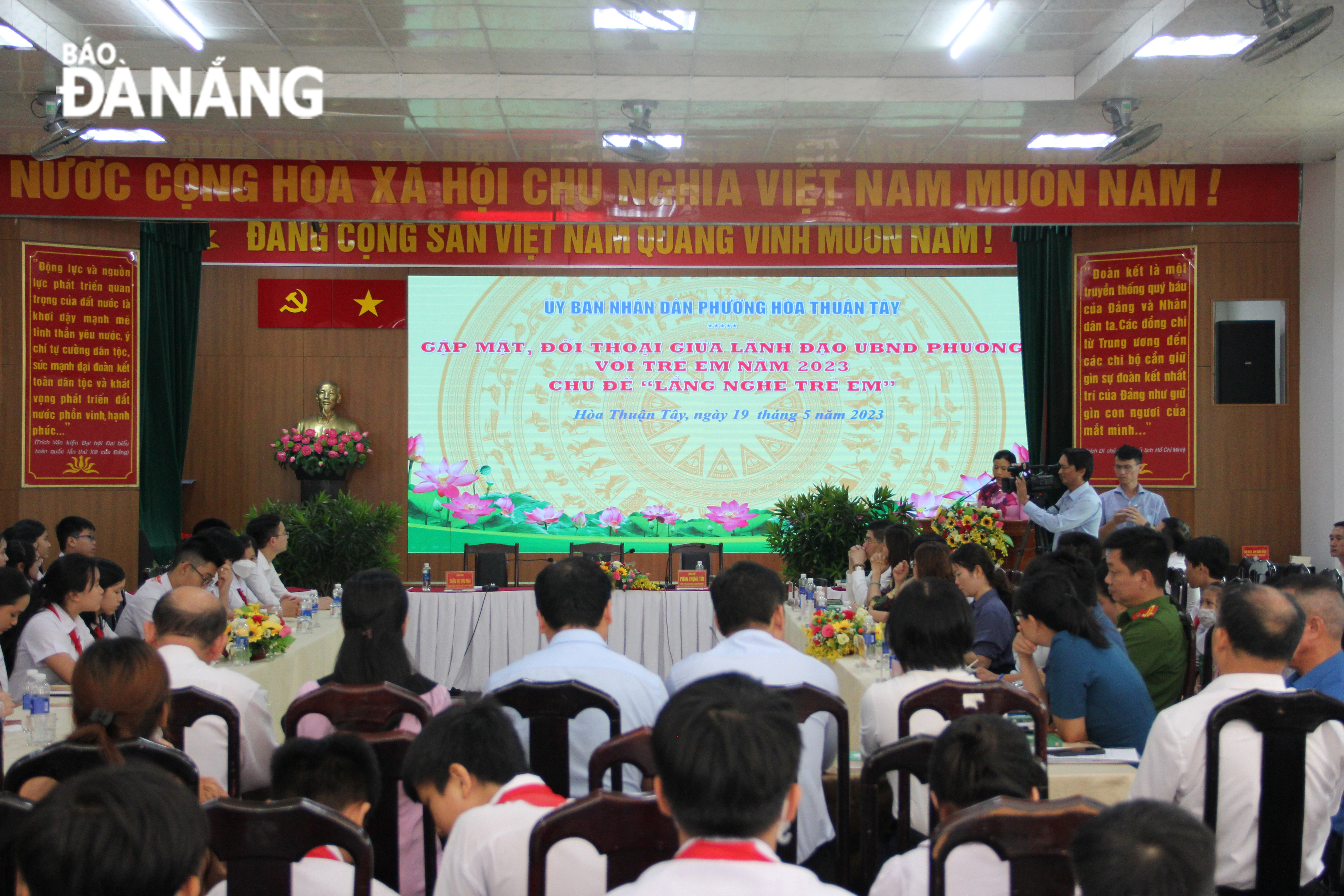phuong hoa tho tay to chuc chuong trinh lang nghe tre em
