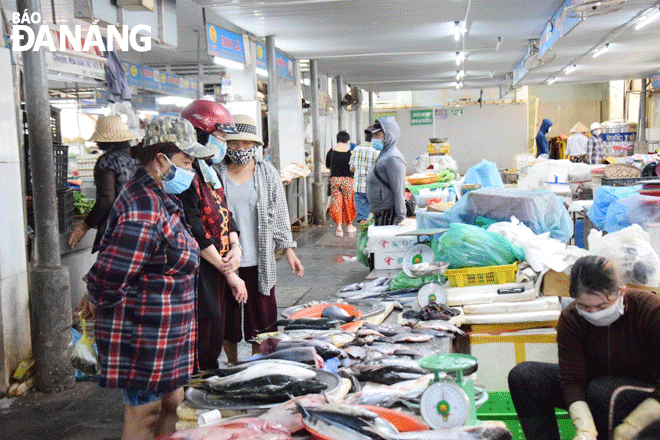 picture is taken at the moi market in hai chau district