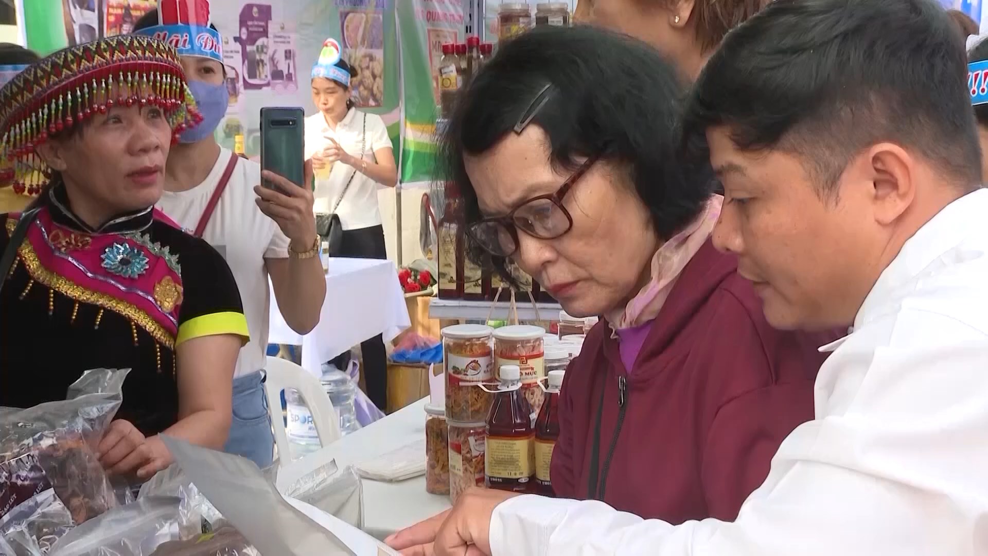 ps mat tran voi cuoc van dong hang viet mp4 snapshot 00 09 160