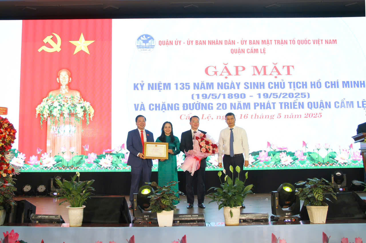 quan cam le ky niem 135 nam ngay sinh bac ho 1