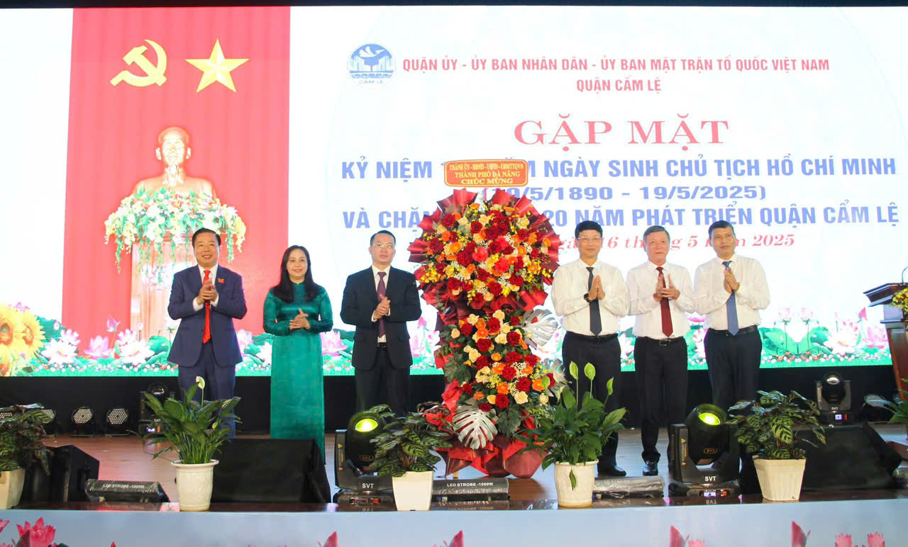 quan cam le ky niem 135 nam ngay sinh bac ho