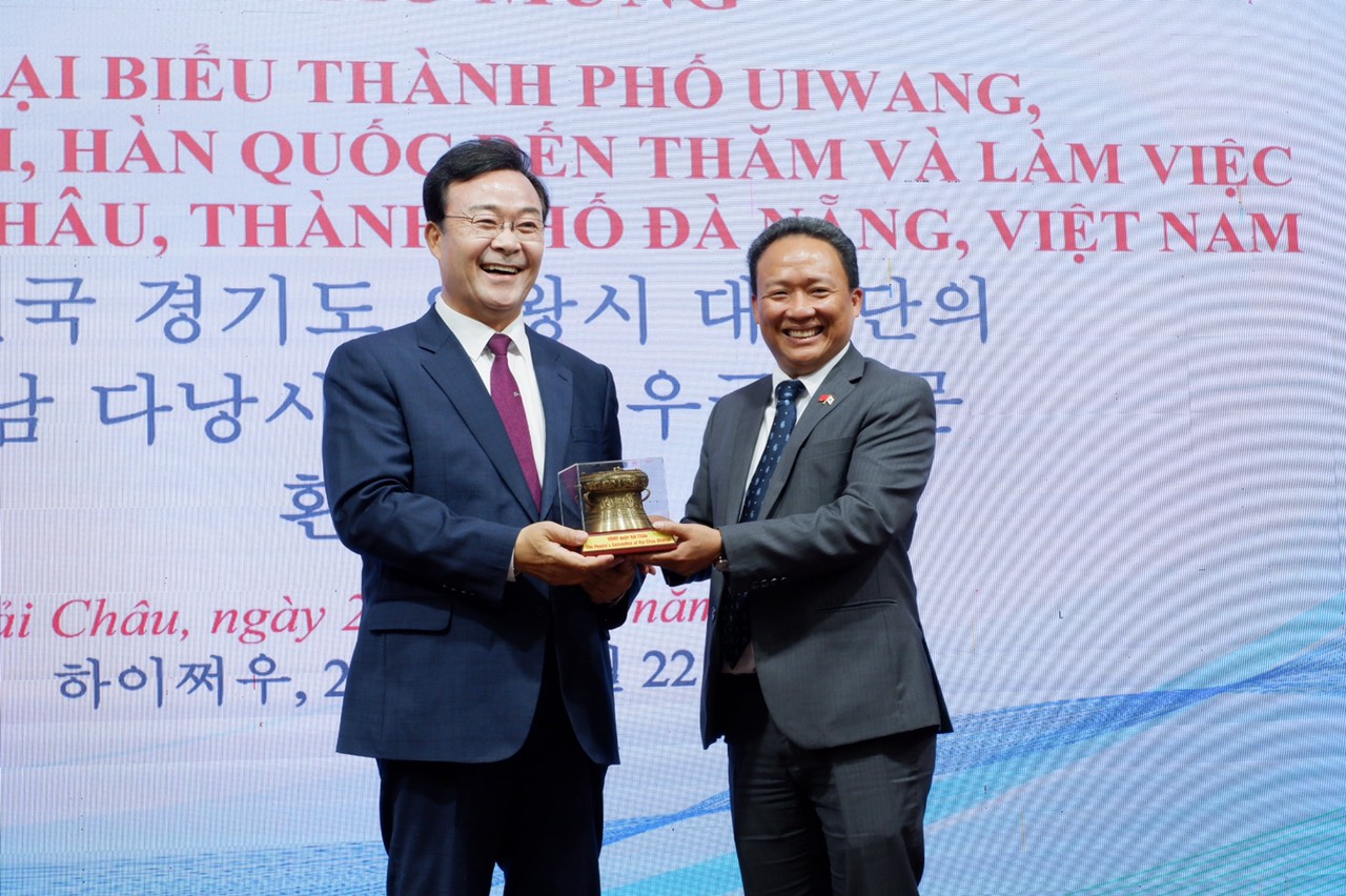 quan hai chau va thanh pho uiwang ky ket 1