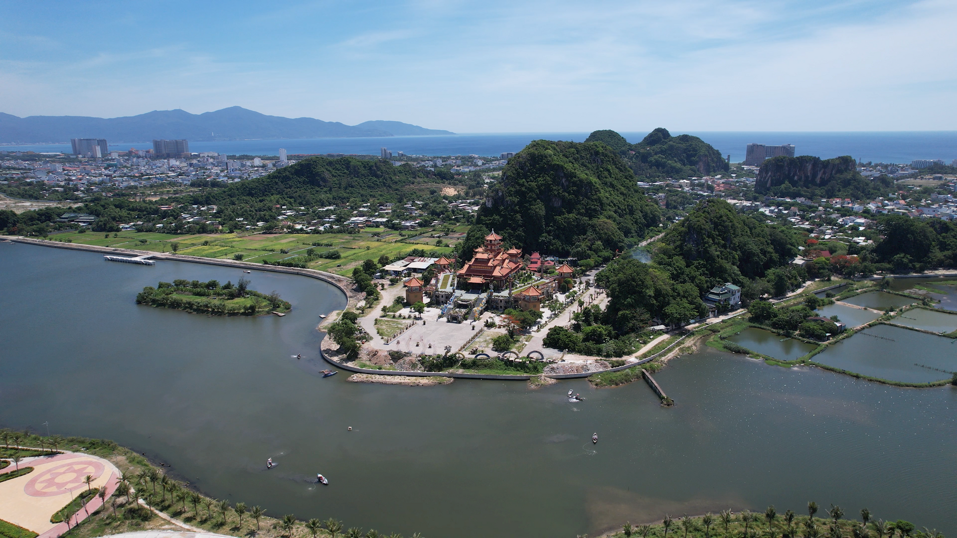 quan the am pagoda in da nang marble mountains vie 2025 06 09 05 01 13 utc mov 00 00 23 07 still001