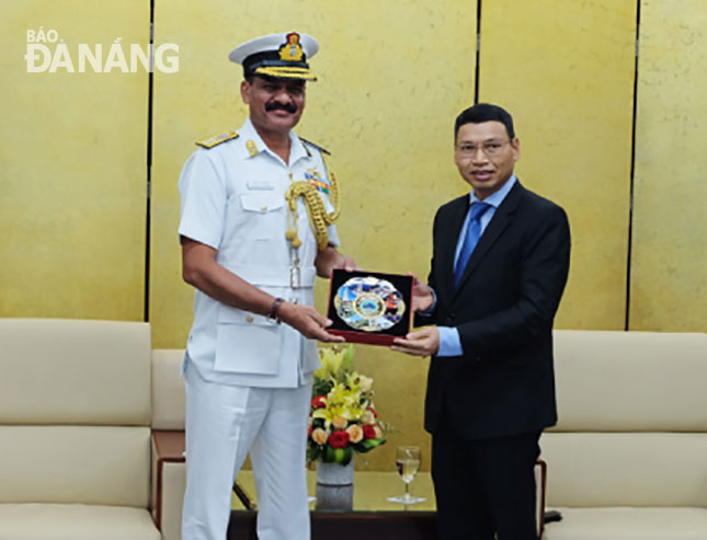 rear admiral dinesh k tripathi 28left 29 and vice chairman minh