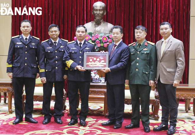 receives the delegation