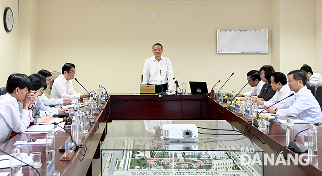 secretary nghia speaking at the meeting