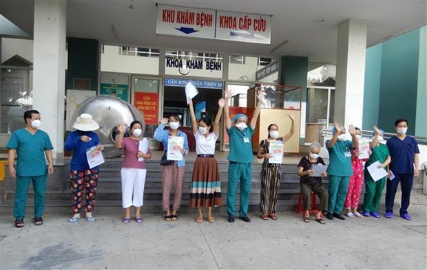 seven covid 19 patients discharged from hoa vang covid 19 treatment hospital