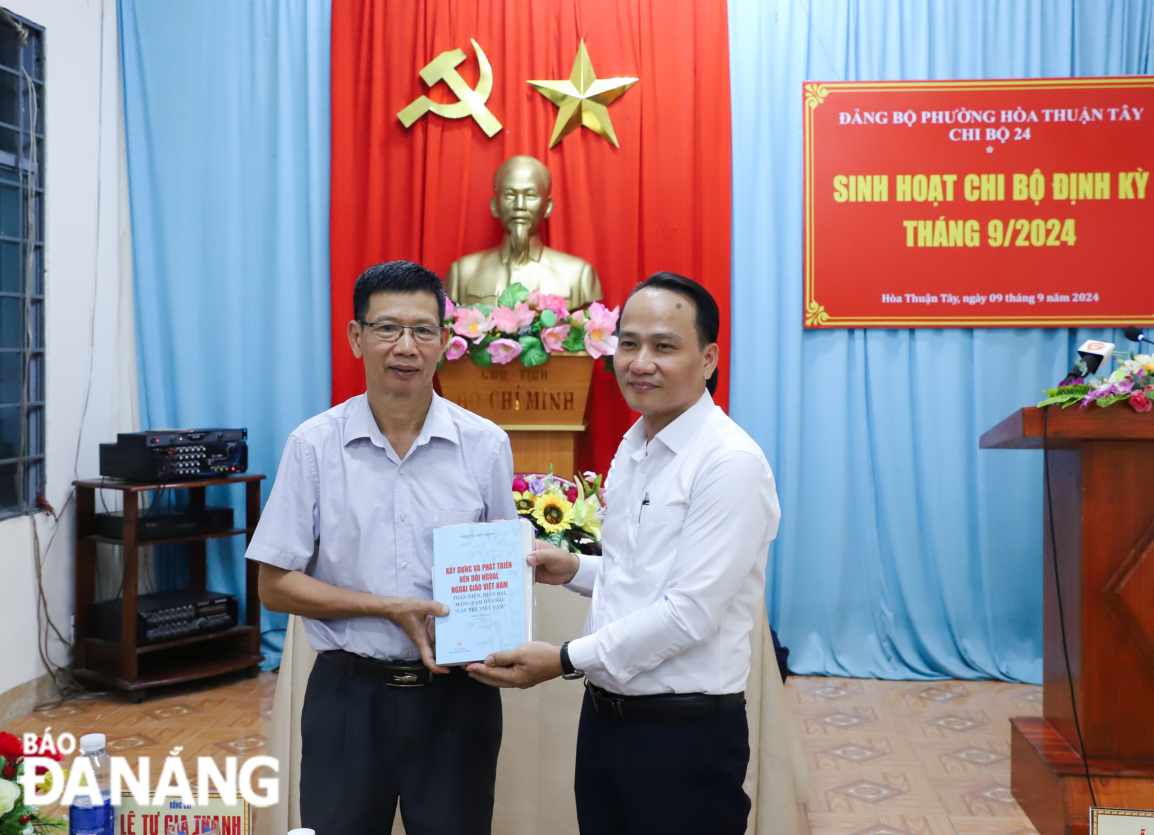 sinh hoat chi bo kdc so 24 phuong hoa thuan tay 1