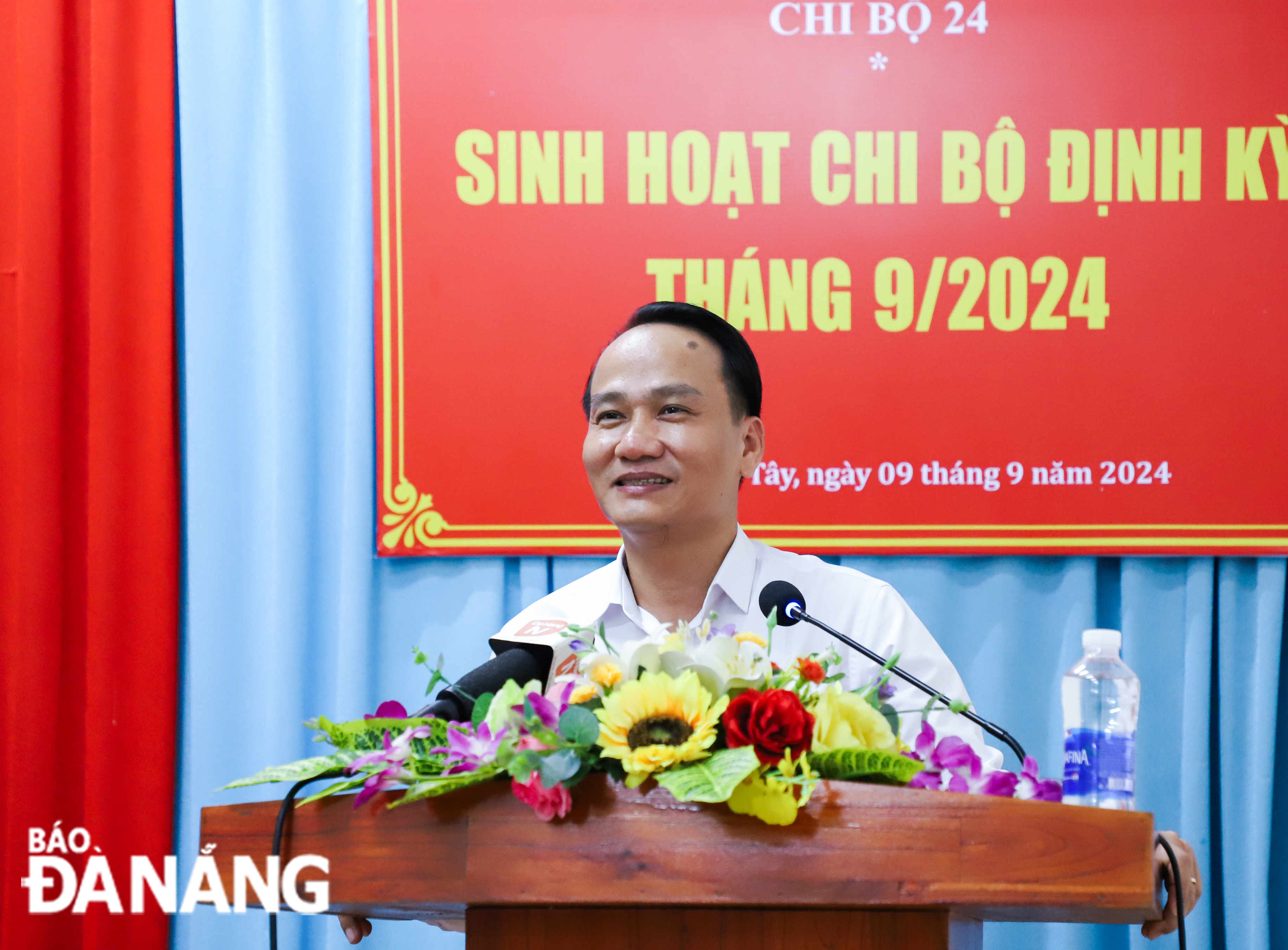 sinh hoat chi bo kdc so 24 phuong hoa thuan tay