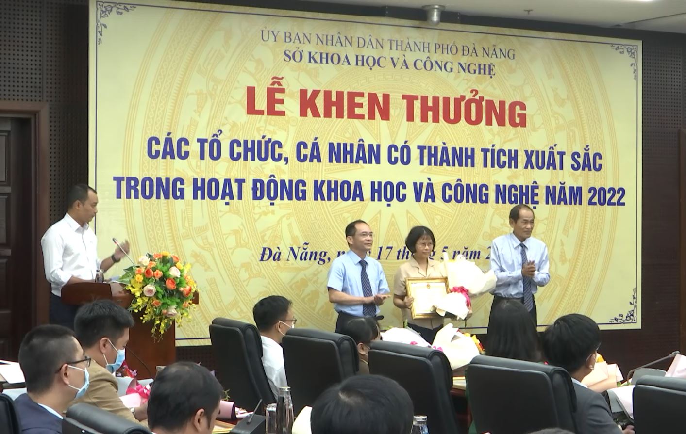 t c3 b4n vinh c c3 a1c t e1 bb 95 ch e1 bb a9c 2c c c3 a1 nh c3 a2n xu e1 ba a5t s e1 ba afc trong ho e1 ba a1t c4 91 e1 bb 99ng khoa h e1 bb 8dc c c3 b4ng ngh