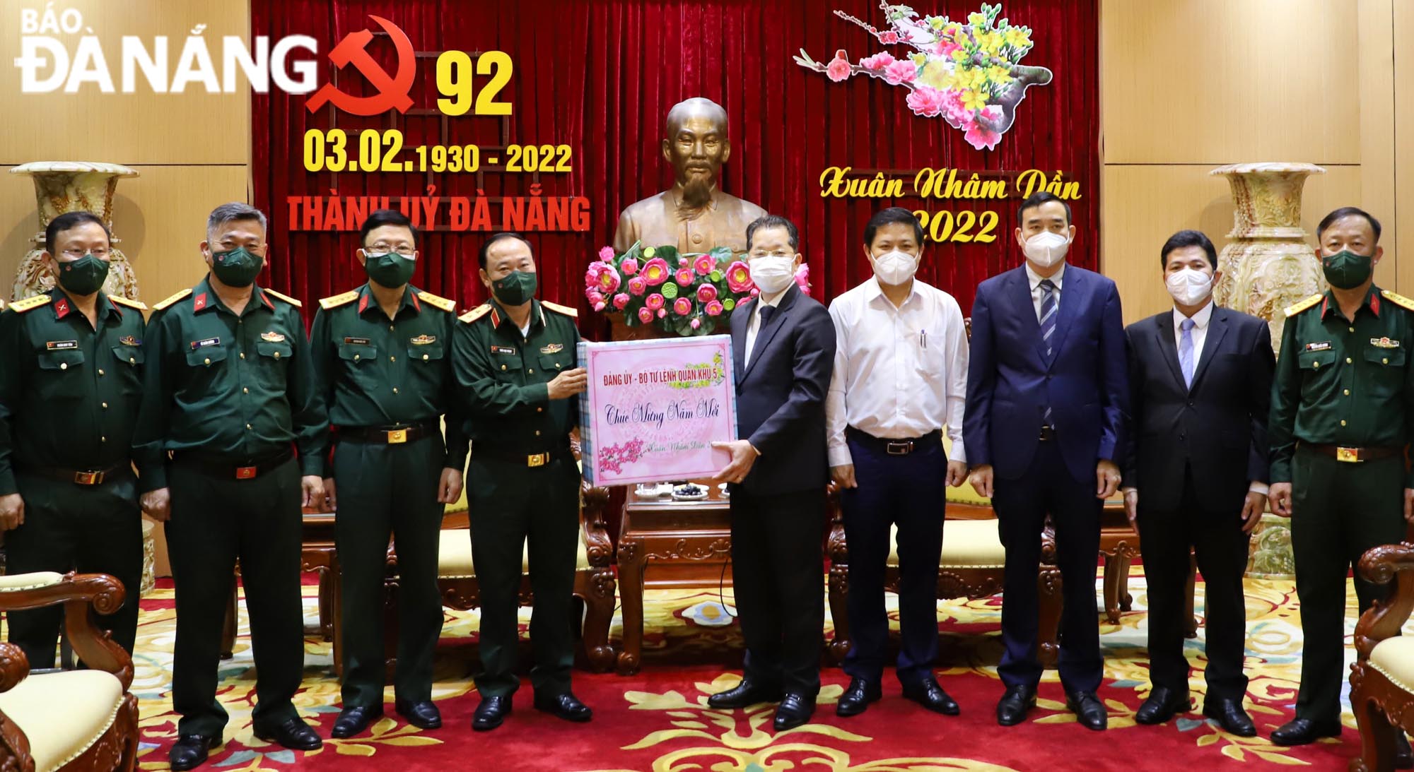 t e1 ba b7ng qu c3 a0 ch c3 bac t e1 ba bft l c3 a3nh c4 91 e1 ba a1o th c3 a0nh e1 bb a7y c4 90 c3 a0 n e1 ba b5ng
