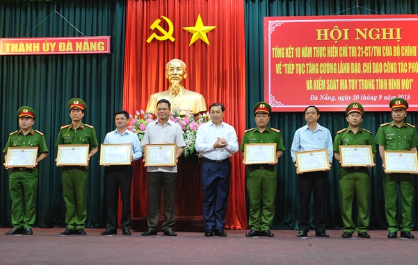 tang bang khen cho cong an