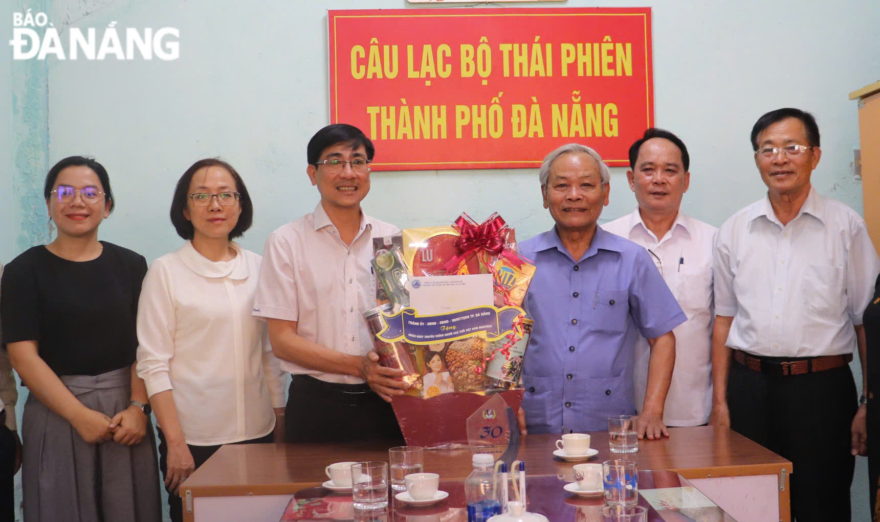 tang qua nguoi cao tuoi thang 6 nam 2025 1