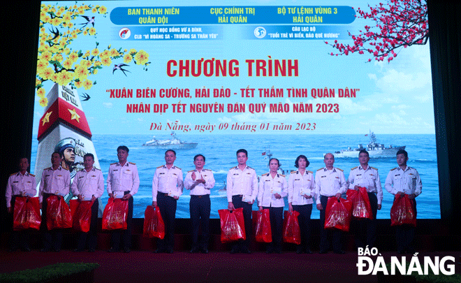 tang qua tet cac don vi 1